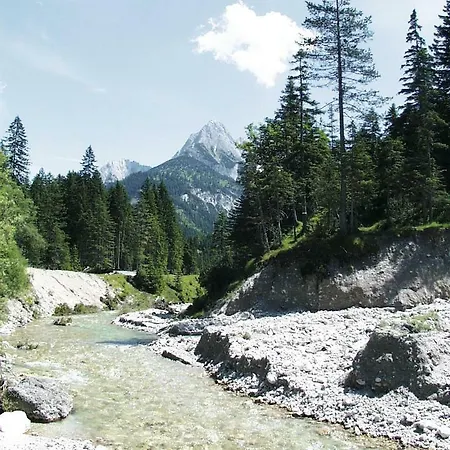 別荘 Family Chalet Karwendel シャルニッツ